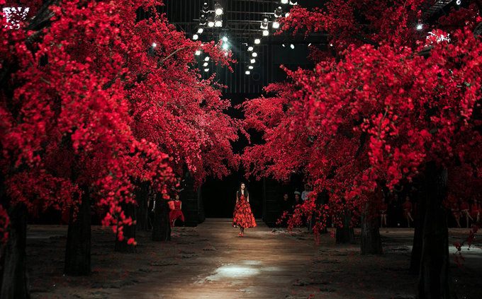 Top 5 sàn catwalk ấn tượng của thời trang Việt 2017